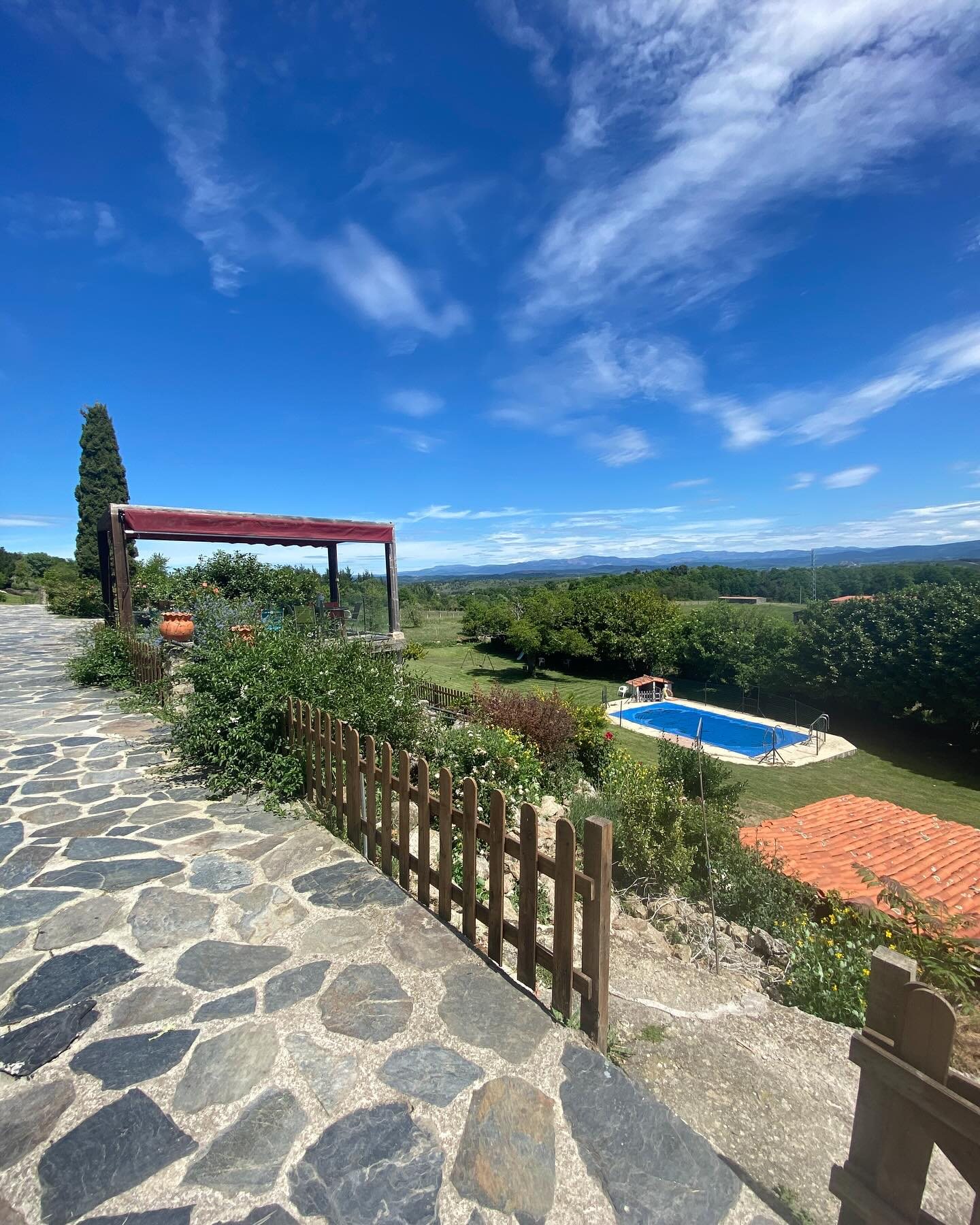 Casa dos Muros · Jardín y piscina