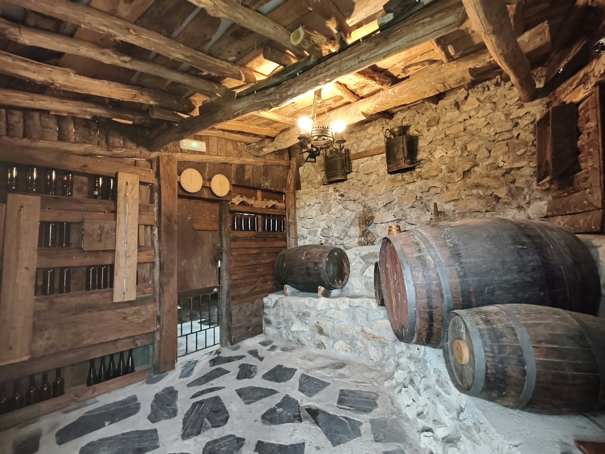 Sala El legado oscuro de la bodega de La Búsqueda en Casa dos Muros